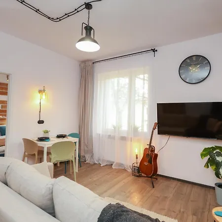 Blues, Ul Jastrzebia アパート *